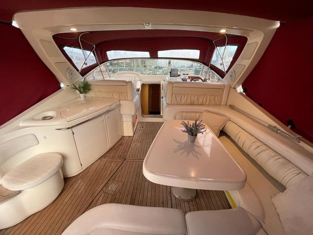 Cozy Yacht Lodge In Barcelona With Boat Tour Option Sant Adrià de Besòs Esterno foto