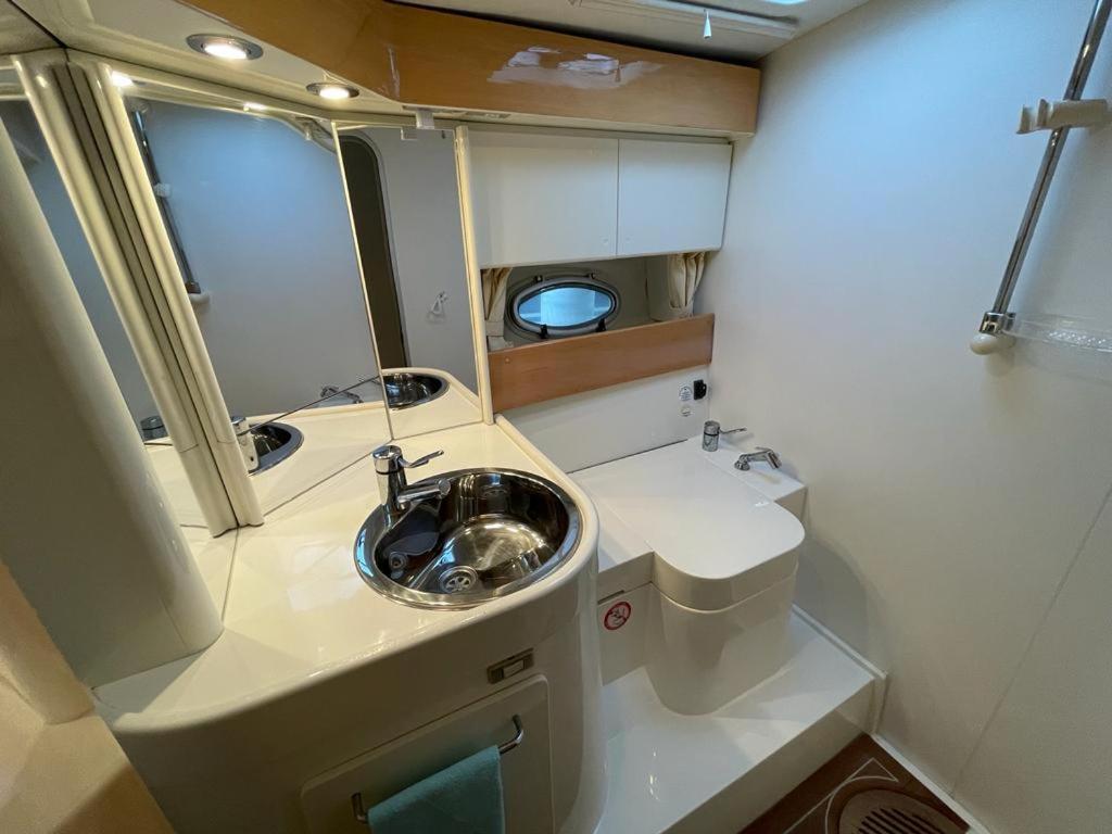 Cozy Yacht Lodge In Barcelona With Boat Tour Option Sant Adrià de Besòs Esterno foto