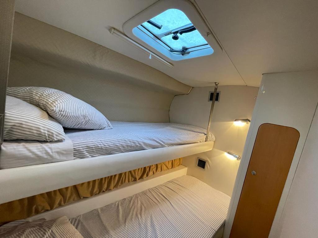 Cozy Yacht Lodge In Barcelona With Boat Tour Option Sant Adrià de Besòs Esterno foto