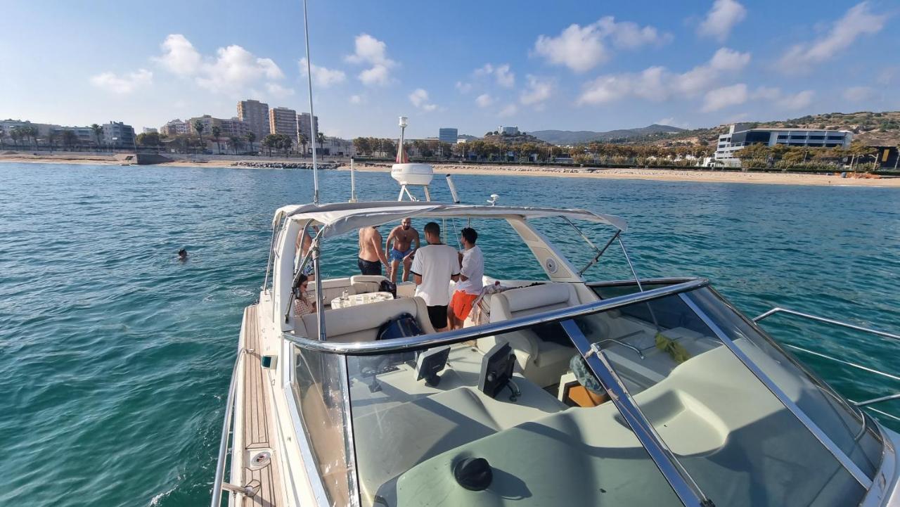 Cozy Yacht Lodge In Barcelona With Boat Tour Option Sant Adrià de Besòs Esterno foto